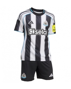Billige Fotballdrakt Newcastle United Replika Hjemmedraktsett Barn 2025-26 Kortermet (med bukser)
